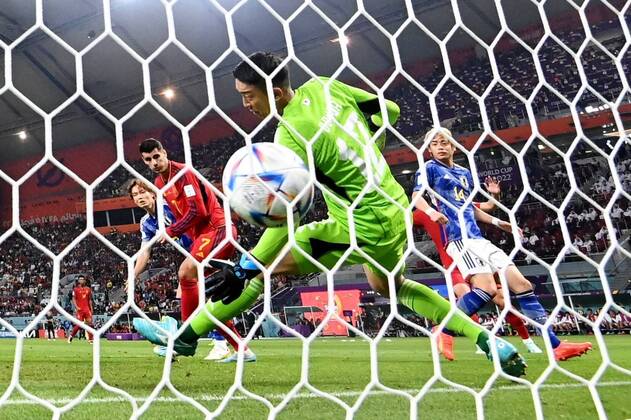 Russia Soccer World Cup Japan - Spain 8329411 01.12.2022 Japan s goalkeeper Shuichi Gonda concedes a ball during the Qatar 2022 World Cup Group E soccer match between Japan and Spain, in Doha, Qatar. Grigory Sysoev Sputnik Doha Qatar  Copyright: xGrigoryxSysoevx