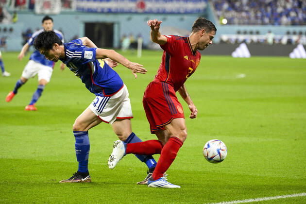 KAMADA Daichi (JPN) vs AZPILICUETA Cesar (ESP) FOOTBALL : Japon vs Espagne - Groupe E - coupe du Monde Qatar 2022 - 01 12 2022 JBAutissier Panoramic 