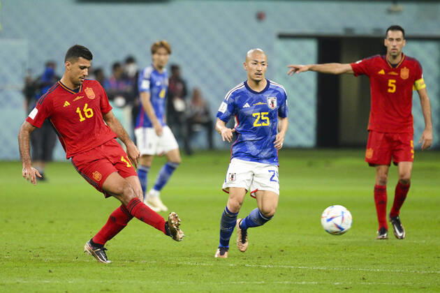 MAEDA Daizen (JPN) vs RODRI (ESP) FOOTBALL : Japon vs Espagne - Groupe E - coupe du Monde Qatar 2022 - 01 12 2022 JBAutissier Panoramic 
