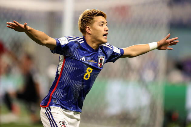 Japan gegen Spanien FIFA Fussball-Weltmeisterschaft 01. Dezember 2022, Doha FIFA Fussball-Weltmeisterschaft Katar Japan gegen Spanien Ritsu Doan aus Japan feiert das zweite japanische Tor Foto Charlotte Wilson Abseits Doha Katar  Copyright: xCharlottexWilsonx xOffsidexOffside