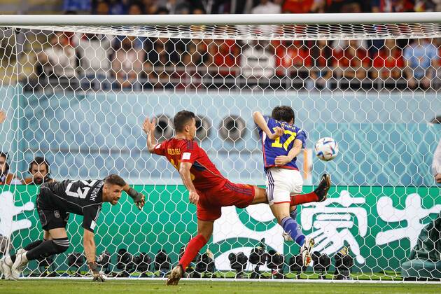 japan vs spain DOHA, CA - 01.12.2022: JAPAN VS SPAIN - TANAKA Ao from Japan scores the turning point during the match between Japan and Spain, valid for the group stage of the World Cup, held at Khalifa International Stadium in Doha, Qatar. (Photo: Rodolfo Buhrer La Imagem Fotoarena) x2303612x  RodolfoxBuhrer