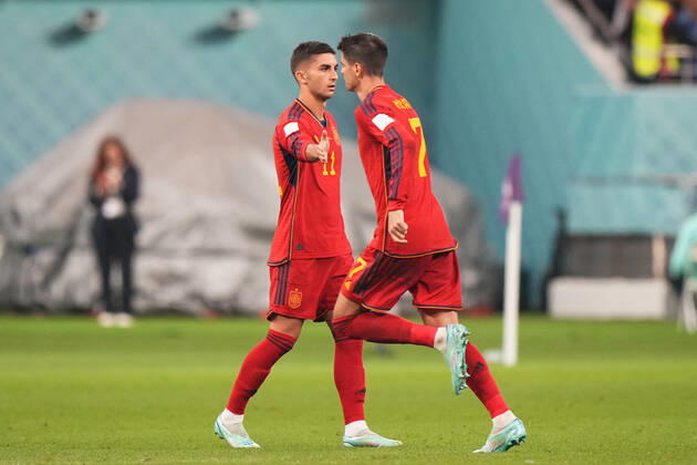 QAT: Japan and Spain. FIFA World Cup, WM, Weltmeisterschaft, Fussball Qatar 2022 Alvaro Morata of Spain and Ferran Torres of Spain during the FIFA World Cup Qatar 2022 match, Group E, between Japan and Spain played at Khalifa International Stadium on Dec 01, 2022 in Doha, Qatar. Copyright: xBaguxBlancox xPRESSINx WC_221201_283
