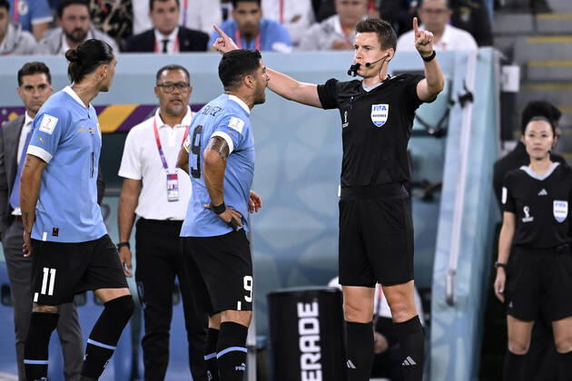 SIEBERT Daniel GER Referee with Captain SUAREZ Luis FIFA World Cup 2022 in Qatar Preliminary Round Match Group H GHANA Uruguay on 02 12 2022 at Al Janoub Stadium DFL REGULATES PROHIBIT ANY USE OF PHOTOGRAPHS as IMAGE SEQUENCES and or QUASI VIDEO Copyright: xLacixPerenyix
