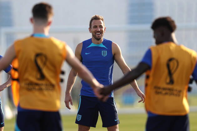 England Training FIFA Fussball-Weltmeisterschaft 3. Dezember 2022, Doha FIFA Fussball-Weltmeisterschaft Katar 2022 England Trainingseinheit Harry Kane Foto Charlotte Wilson Abseits Doha Katar  Copyright: xCharlottexWilsonx xOffsidexOffside