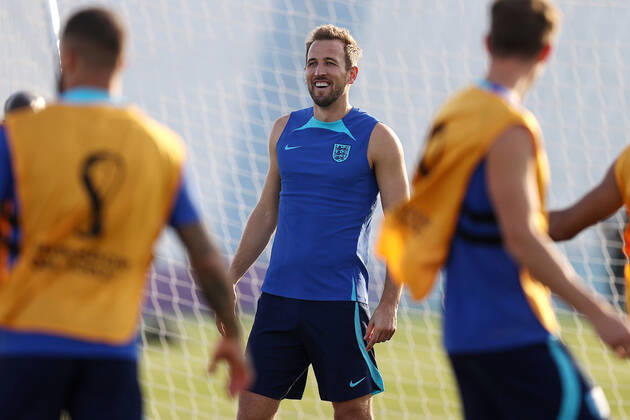 England Training FIFA Fussball-Weltmeisterschaft 3. Dezember 2022, Doha FIFA Fussball-Weltmeisterschaft Katar 2022 England Trainingseinheit Harry Kane Foto Charlotte Wilson Abseits Doha Katar  Copyright: xCharlottexWilsonx xOffsidexOffside