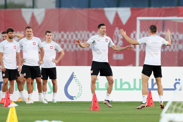 UMM SALAL MUHAMMAD 03.12.2022 MISTRZOSTWA SWIATA W PILCE NOZNEJ 2022 TRENING REPREZENTACJI POLSKI --- 2022 FIFA World Cup, WM, Weltmeisterschaft, Fussball POLISH FOOTBALL national team, Nationalteam TRAINING SESSION ROBERT LEWANDOWSKI PIOTR ZIELINSKI FOT. PIOTR KUCZA FOTOPYK NEWSPIX.PL --- Newspix.pl POLAND OUT!  221204PYK055