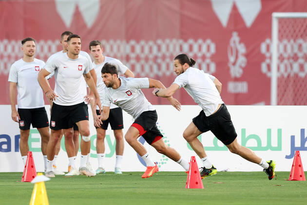 UMM SALAL MUHAMMAD 03.12.2022 MISTRZOSTWA SWIATA W PILCE NOZNEJ 2022 TRENING REPREZENTACJI POLSKI --- 2022 FIFA World Cup, WM, Weltmeisterschaft, Fussball POLISH FOOTBALL national team, Nationalteam TRAINING SESSION BARTOSZ BERESZYNSKI GRZEGORZ KRYCHOWIAK FOT. PIOTR KUCZA FOTOPYK NEWSPIX.PL --- Newspix.pl POLAND OUT!  221204PYK057