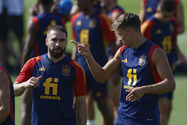 Spain s players Carvajal and Marcos Llorente (R) during a training session of the Spanish team in Doha, Qatar, 04 December 2022. Spain will face Morocco in their FIFA World Cup, WM, Weltmeisterschaft, Fussball 2022 round of 16 soccer match on 06 December 2022. FIFA World Cup 2022 - Spain training !ACHTUNG: NUR REDAKTIONELLE NUTZUNG!  Copyright: xJuanjoxMartinx EVE1644 20221204-5c9ec5d3d0f7af9d764f81dc6d981e3c1fe40097