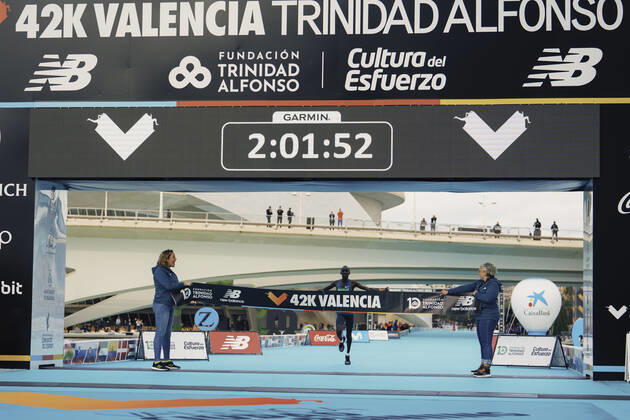 42nd Valencia Marathon Trinidad Alfonso 2022 Valencia, 04 12 2022 Kelvin Kiptum KEN wins the marathon with course record at the 42th Valencia Marathon Trinidad Alfonso 2022 on 04 12 2022 Copyright: xBEAUTIFULxSPORTS Flatemerschx