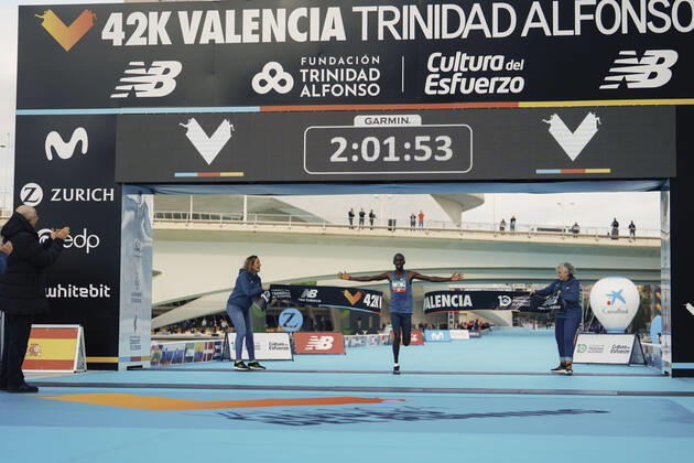 42nd Valencia Marathon Trinidad Alfonso 2022 Valencia, 04 12 2022 Kelvin Kiptum KEN wins the marathon with course record at the 42th Valencia Marathon Trinidad Alfonso 2022 on 04 12 2022 Copyright: xBEAUTIFULxSPORTS Flatemerschx