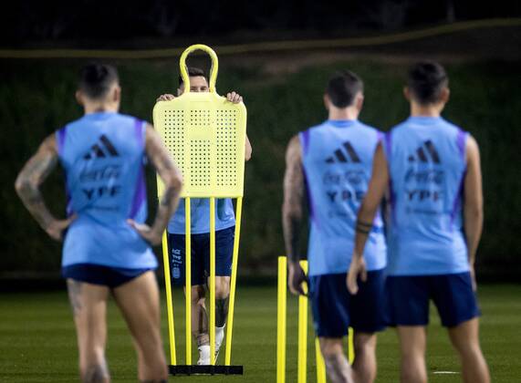 DOHA Lionel Messi during a training session of the Argentina national team on December 5, 2022 in Doha, Qatar Argentina will meet the Dutch national team in the eighth final ANP KOEN VAN WEEL FIFA World Cup Qatar 2022 2022 xVIxANPxSportx xxANPxIVx 458920478 originalFilename: 458920478.jpg