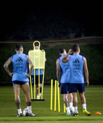 DOHA Lionel Messi during a training session of the Argentina national team on December 5, 2022 in Doha, Qatar Argentina will meet the Dutch national team in the eighth final ANP KOEN VAN WEEL FIFA World Cup Qatar 2022 2022 xVIxANPxSportx xxANPxIVx 458920538 originalFilename: 458920538.jpg
