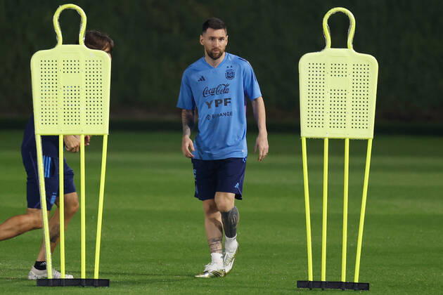 Argentina s striker Lionel Messi participates in his national team, Nationalteam s training session in Doha, Qatar, 05 December 2022. Argentina is to face Netherlands on 09 December in their round-of-8 FIFA World Cup, WM, Weltmeisterschaft, Fussball Qatar 2022. Argentina s training session !ACHTUNG: NUR REDAKTIONELLE NUTZUNG!  Copyright: xJUANxIGNACIOxRONCORONIx EVE1799 20221205-800dc1cfb6a1a3883cf65915d5ad1a34d8bd6121