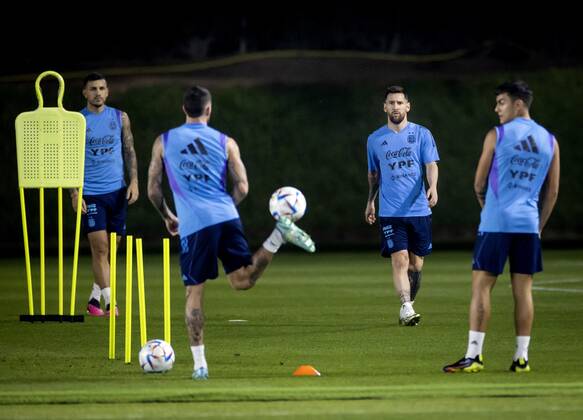 DOHA Lionel Messi during a training session of the Argentina national team on December 5, 2022 in Doha, Qatar Argentina will meet the Dutch national team in the eighth final ANP KOEN VAN WEEL FIFA World Cup Qatar 2022 2022 xVIxANPxSportx xxANPxIVx 458921166 originalFilename: 458921166.jpg