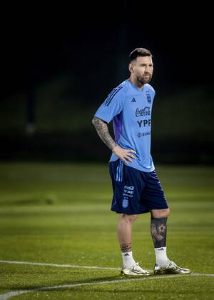 DOHA Lionel Messi during a training session of the Argentina national team on December 5, 2022 in Doha, Qatar Argentina will meet the Dutch national team in the eighth final ANP KOEN VAN WEEL FIFA World Cup Qatar 2022 2022 xVIxANPxSportx xxANPxIVx 458922459 originalFilename: 458922459.jpg