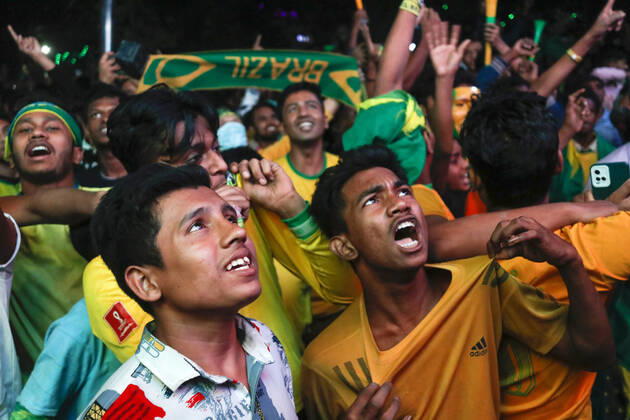 FIFA WM 2022, Brasilien - Südkorea, Public Viewing in Dhaka, Indien