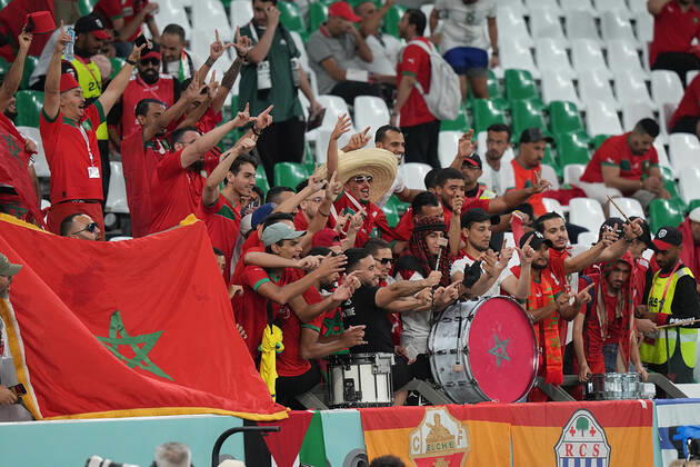QAT, WM FIFA 2022, Round of 16, Morocco vs Spain 06 12 2022, Education City Stadium, Doha, QAT, WM FIFA 2022, Round of 16, Morocco vs Spain, in picture Spanish fans on the stands nordphotoxGmbHx xBratic nph00250