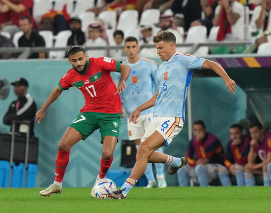 QAT, World Cup FIFA 2022, Round of 16, Morocco vs Spain 06 12 2022, Education City Stadium, Doha, QAT, World Cup FIFA 2022, Round of 16, Morocco vs Spain, in picture Morocco s midfielder Sofiane Boufal , Spain s midfielder Marcos Llorente nordphotoxGmbHx xBratic nph00250
