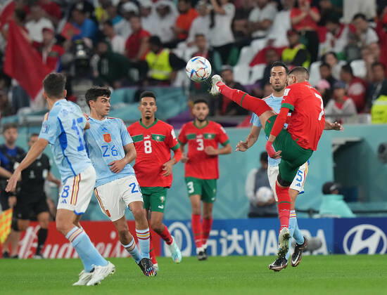 QAT, World Cup FIFA 2022, Round of 16, Morocco vs Spain 06 12 2022, Education City Stadium, Doha, QAT, World Cup FIFA 2022, Round of 16, Morocco vs Spain, in picture Spain™s midfielder Pedri , Morocco s midfielder Hakim Ziyech. nordphotoxGmbHx xBratic nph00250
