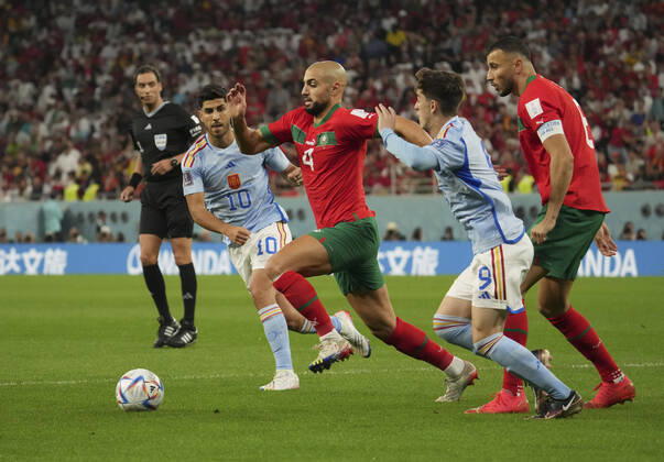 (221206) -- AL RAYYAN, Dec. 6, 2022 -- Sofyan Amrabat (3rd L) of Morocco competes during the Round of 16 match between Morocco and Spain of the 2022 FIFA World Cup, WM, Weltmeisterschaft, Fussball at Education City Stadium in Al Rayyan, Qatar, Dec. 6, 2022. ) (SP)QATAR-AL RAYYAN-2022 WORLD CUP-ROUND OF 16-MAR VS ESP LixGang 