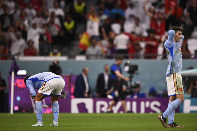 Foto LaPresse - Fabio Ferrari 6 Dicembre 2022 Doha, Qatar - - Calcio - Qatar 2022 - Coppa del Mondo Fifa - Marocco v Spagna - Ottavi di finale - Education City Stadium.Nella foto: delusione spagna Torres Ferran (Spain);Asensio Marco (Spain); December 6, 2022 Doha, Qatar - sport - Soccer - Qatar 2022- FIFA World Cup, WM, Weltmeisterschaft, Fussball -- Round of 16 - Morocco v Spain - Education City Stadium.In the pic: A dejected Spain Torres Ferran (Spain);Asensio Marco (Spain);  Copyright: xFabioxFerrarix LaPressex
