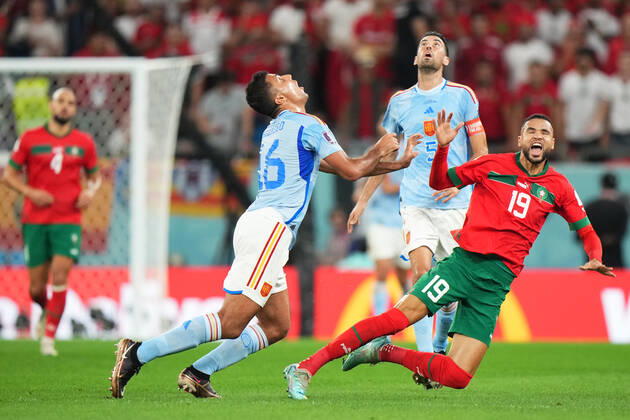 QAT: Morocco v Spain. FIFA World Cup, WM, Weltmeisterschaft, Fussball Qatar 2022 Rodri Hernandez of Spain and Youssef En-Nesyri of Morocco during the FIFA World Cup Qatar 2022 match, Round of 16, between Morocco v Spain played at Education City Stadium on Dec 6, 2022 in Doha, Qatar. Copyright: xBaguxBlancox xPRESSINx WC_221206_035