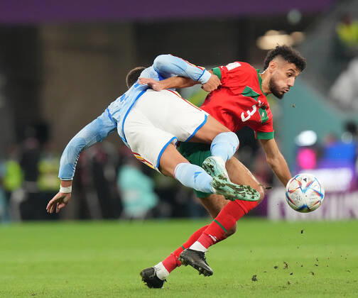 QAT, World Cup FIFA 2022, Round of 16, Morocco vs Spain 06 12 2022, Education City Stadium, Doha, QAT, World Cup FIFA 2022, Round of 16, Morocco vs Spain, in picture Spain™s forward Ferran Torres , Morocco s defender Noussair Mazraoui. nordphotoxGmbHx xBratic nph00250