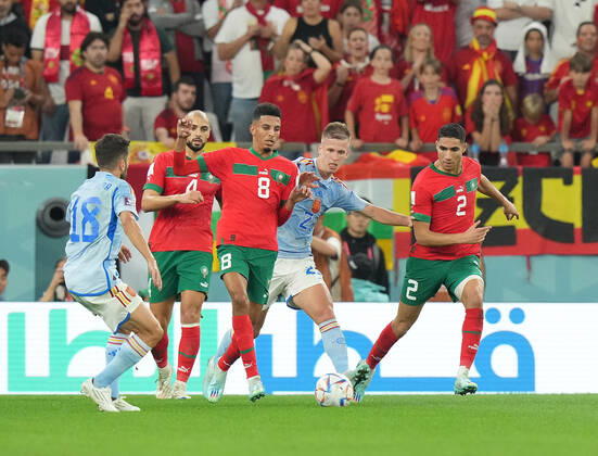 QAT, World Cup FIFA 2022, Round of 16, Morocco vs Spain 06 12 2022, Education City Stadium, Doha, QAT, World Cup FIFA 2022, Round of 16, Morocco vs Spain, pictured Spain™s defender Jordi Alba , Morocco s midfielder Sofyan Amrabat , Morocco s midfielder Azzedine Ounahi , Spain™s forward Dani Olmo , Morocco s defender Achraf Hakimi nordphotoxGmbHx xBratic nph00250
