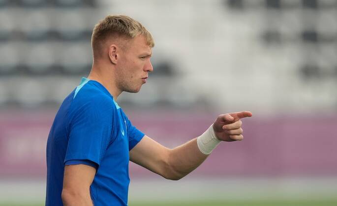 Mandatory Credit: Photo by Dave Shopland Shutterstock (13652017bz) Goalkeeper Aaron Ramsdale of England England Training and press conference, PK, Pressekonferenz FIFA World Cup, WM, Weltmeisterschaft, Fussball 2022, Football, Al Wakrah Sports Complex, Al Wakrah, Qatar - 07 Dec 2022 Editorial Use Only England Training and Press Conference, FIFA World Cup 2022, Football, Al Wakrah Sports Complex, Al Wakrah, Qatar - 07 Dec 2022 Editorial Use Only Copyright: xDavexShopland Shutterstockx 13652017bz