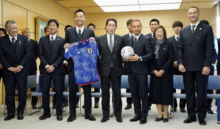 FIFA WM 2022, Nationalteam Japan, Premier Fumio Kishida empfängt die Mannschaft
