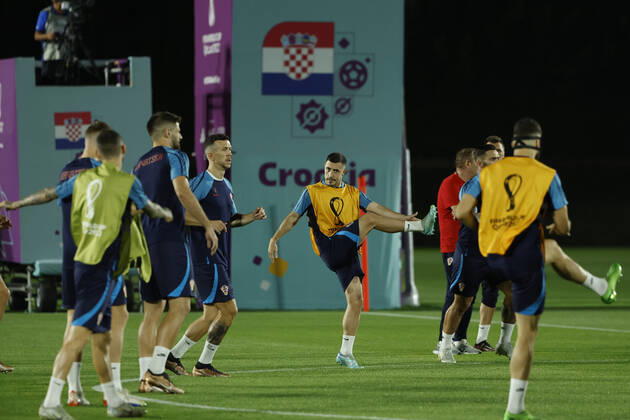 Croatia s defender Josip Juranovic (C) takes part in training session held in Doha, Qatar, 08 December 2022. Croatia will face Brazil in their FIFA World Cup, WM, Weltmeisterschaft, Fussball 2022 quarter final soccer match on 09 December. Croatia s training session !ACHTUNG: NUR REDAKTIONELLE NUTZUNG!  Copyright: xJuanJoxMartinx EVE1980 20221208-ad7a80ccc8a6b72326af7841fb92bafde72b986a