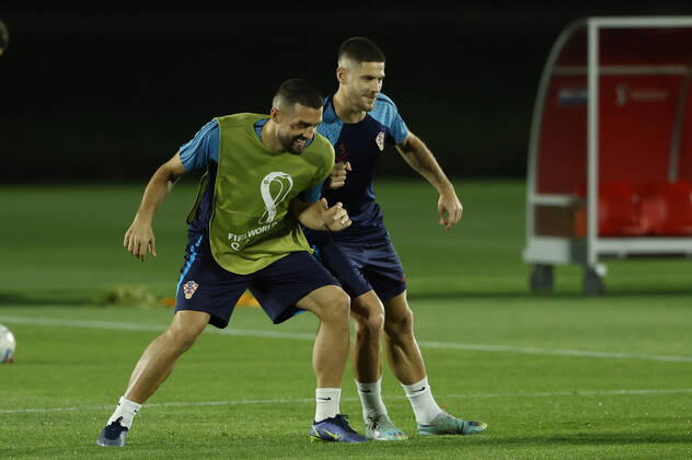 Croatia s midfielder Mateo Kovacic (L) and striker Andrej Kramaric (R) take part in training session held in Doha, Qatar, 08 December 2022. Croatia will face Brazil in their FIFA World Cup, WM, Weltmeisterschaft, Fussball 2022 quarter final soccer match on 09 December. Croatia s training session !ACHTUNG: NUR REDAKTIONELLE NUTZUNG!  Copyright: xJuanJoxMartinx EVE1987 20221208-1390d9f398ce809512023398e352c39bcf3a8d61