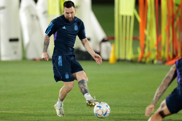 Argentina s striker Lionel Messi is seen during a training session at Qatar University, in Doha, Qatar, 08 December 2022. Argentina will face tomorrow Netherlands in a Qatar 2022 World Cup quarterfinal match. Argentina s training session !ACHTUNG: NUR REDAKTIONELLE NUTZUNG!  Copyright: xJUANxIGNACIOxRONCORONIx EVE2032 20221208-d098295a89e47befb0cdae8207d7a0424f973714