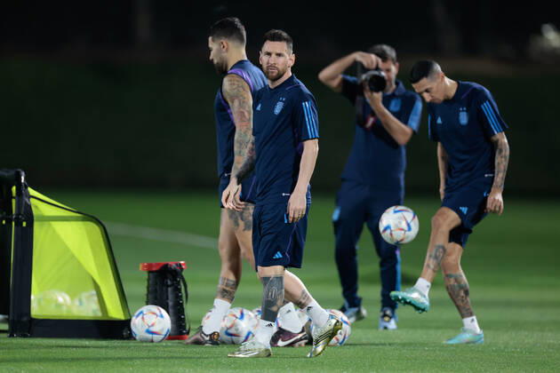 Argentina s striker Lionel Messi is seen during a training session at Qatar University, in Doha, Qatar, 08 December 2022. Argentina will face tomorrow Netherlands in a Qatar 2022 World Cup quarterfinal match. Argentina s training session !ACHTUNG: NUR REDAKTIONELLE NUTZUNG!  Copyright: xJUANxIGNACIOxRONCORONIx EVE2030 20221208-35e01980d70bff0bfa4acc24fae8369ef6f5f866