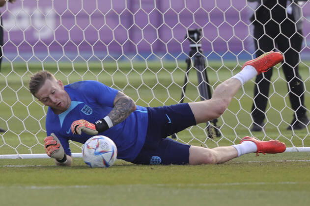 England Training The England players during the England training session at Al-Wakra Stadium, Al-Wakrah Content Not Available For UK Newspapers Copyright: xPaulxChestertonx FIL-17791-0021 UK Newspapers OUT
