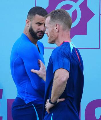 Mandatory Credit: Photo by Javier Garcia Shutterstock (13658575bm) Kyle Walker of England flexes his muscles with one of the backroom staff England Training and press conference, PK, Pressekonferenz FIFA World Cup, WM, Weltmeisterschaft, Fussball 2022, Football, Al Wakrah Sports Complex, Al Wakrah, Qatar - 09 Dec 2022 Editorial Use Only England Training and Press Conference, FIFA World Cup 2022, Football, Al Wakrah Sports Complex, Al Wakrah, Qatar - 09 Dec 2022 Editorial Use Only  Copyright: xJavierxGarcia Shutterstockx 13658575bm