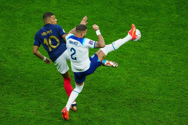Mandatory Credit: Photo by Javier Garcia Shutterstock (13655768ae) Kyle Walker of England battles with Kylian Mbappe of France England v France, FIFA World Cup, WM, Weltmeisterschaft, Fussball 2022, Quarter Final, Football, Al Bayt Stadium, Al Khor, Qatar - 10 Dec 2022 Editorial Use Only England v France, FIFA World Cup 2022, Quarter Final, Football, Al Bayt Stadium, Al Khor, Qatar - 10 Dec 2022 Editorial Use Only Copyright: xJavierxGarcia Shutterstockx 13655768ae