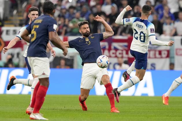 AL KHOR, 10-12-2022, Al Bayt stadium, World Cup 2022 in Qatar. Quarter final game between England and France, (L-R) France player Olivier Giroud and England player Phil Foden England - France  x19482195x Copyright: