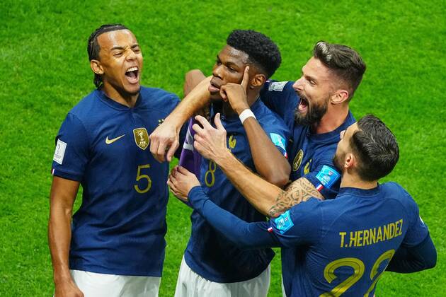 Sport Themen der Woche KW49 Sport Bilder des Tages Mandatory Credit: Photo by Javier Garcia Shutterstock (13655768ai) Aurelien Tchouameni of France celebrates scoring the opening goal with Jules Kounde of France, Olivier Giroud of France and Theo Hernandez of France England v France, FIFA World Cup, WM, Weltmeisterschaft, Fussball 2022, Quarter Final, Football, Al Bayt Stadium, Al Khor, Qatar - 10 Dec 2022 Editorial Use Only England v France, FIFA World Cup 2022, Quarter Final, Football, Al Bayt Stadium, Al Khor, Qatar - 10 Dec 2022 Editorial Use Only Copyright: xJavierxGarcia Shutterstockx 13655768ai