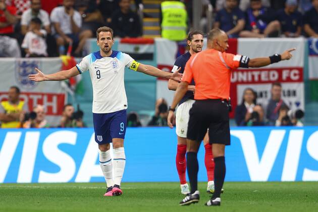 Mandatory Credit: Photo by Kieran McManus Shutterstock (13655770bi) Harry Kane of England reacts after being brought down, looking for the penalty from Referee Wilton Pereira Sampaio England v France, FIFA World Cup, WM, Weltmeisterschaft, Fussball 2022, Quarter Final, Football, Al Bayt Stadium, Al Khor, Qatar - 10 Dec 2022 Editorial Use Only England v France, FIFA World Cup 2022, Quarter Final, Football, Al Bayt Stadium, Al Khor, Qatar - 10 Dec 2022 Editorial Use Only Copyright: xKieranxMcManus Shutterstockx 13655770bi