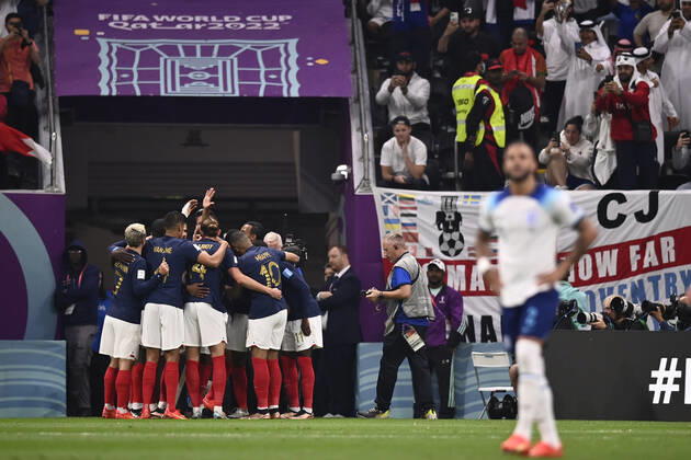 Foto Fabio Ferrari LaPresse 10 Dicembre 2022 Doha, Qatar - - Calcio - Qatar 2022 - Coppa del Mondo Fifa - Inghilterra vs Francia - Ottavi di finale - Lusail Stadium. Nella foto: esultanza Francia rete 1-0 Aur& xe9;lien Tchouam& xe9;ni (FRA) December 10, 2022 Doha, Qatar - sport - Soccer - Qatar 2022- FIFA World Cup, WM, Weltmeisterschaft, Fussball -England v France - Round of 8 - Lusail Stadium. In the pic: goal Aur& xe9;lien Tchouam& xe9;ni (FRA) 1-0  Copyright: xFabioxFerrari LaPressex