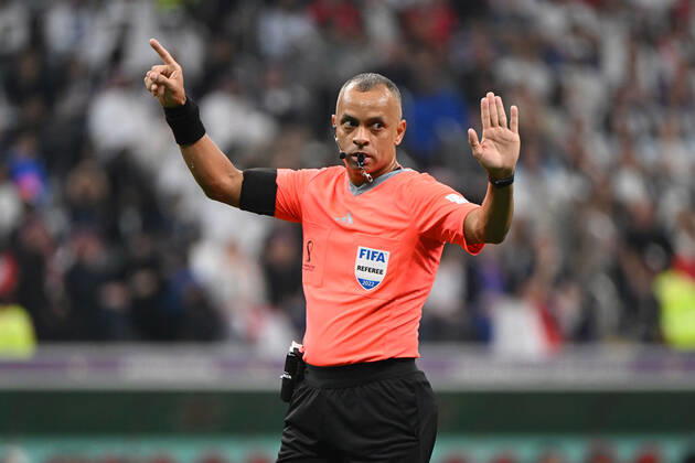 Football, men, 2022 23 season, Qatar World Cup, quarterfinals, England France at Al Bayt Stadium in Al Khor, referee Wilton Sampaio gestures , 10 12 2022, Copyright: xMatthiasxKochx