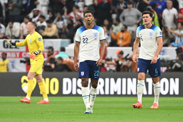 Football, mens, 2022 23 season, Qatar World Cup, quarterfinals, England France at Al Bayt Stadium in Al Khor, v l Jude Bellingham England, 22 and Harry Maguire England, 6 are disappointed, dissatisfied, dejected , 10 12 2022, Copyright: xMatthiasxKochx