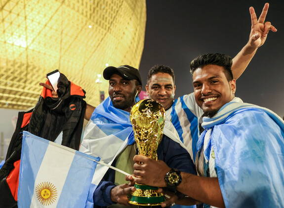 QATAR, LUSAIL - DECEMBER 13, 2022: Fans of Argentina are pictured ahead of the 2022 FIFA World Cup, WM, Weltmeisterschaft, Fussball semifinal football match between Argentina and Croatia at Lusail Iconic Stadium. Sergei Bobylev TASS  56400436