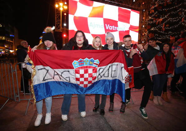 FIFA WM 2022, Argentinien - Kroatien, Public Viewing im Freien auf dem Ban-Jelacic-Platz in Zagreb