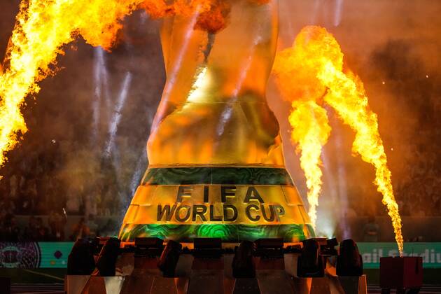 Sport Bilder des Tages Mandatory Credit: Photo by Dave Shopland Shutterstock (13661835y) Close up of the giant World Cup trophy during the pre-game show Argentina v Croatia, FIFA World Cup, WM, Weltmeisterschaft, Fussball 2022, Semi Final, Football, Lusail Stadium, Al Daayen, Qatar - 13 Dec 2022 Editorial Use Only Argentina v Croatia, FIFA World Cup 2022, Semi Final, Football, Lusail Stadium, Al Daayen, Qatar - 13 Dec 2022 Editorial Use Only  Copyright: xDavexShopland Shutterstockx 13661835y