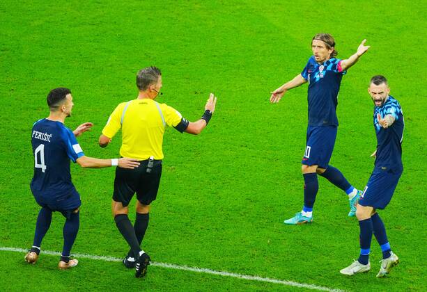 Mandatory Credit: Photo by Javier Garcia Shutterstock (13661834ad) Referee Daniele Orsato is confronted by Luka Modric ,Dejan Lovren and Ivan Perisic of Croatia after a foul Argentina v Croatia, FIFA World Cup, WM, Weltmeisterschaft, Fussball 2022, Semi Final, Football, Lusail Stadium, Al Daayen, Qatar - 13 Dec 2022 Editorial Use Only Argentina v Croatia, FIFA World Cup 2022, Semi Final, Football, Lusail Stadium, Al Daayen, Qatar - 13 Dec 2022 Editorial Use Only  Copyright: xJavierxGarcia Shutterstockx 13661834ad