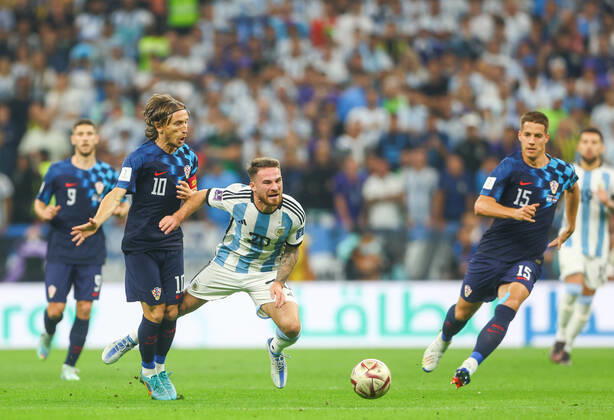 Mandatory Credit: Photo by Kieran McManus Shutterstock (13661829u) Luka Modric of Croatia tackles Alexis Mac Allister of Argentina Argentina v Croatia, FIFA World Cup, WM, Weltmeisterschaft, Fussball 2022, Semi Final, Football, Lusail Stadium, Al Daayen, Qatar - 13 Dec 2022 Editorial Use Only Argentina v Croatia, FIFA World Cup 2022, Semi Final, Football, Lusail Stadium, Al Daayen, Qatar - 13 Dec 2022 Editorial Use Only  Copyright: xKieranxMcManus Shutterstockx 13661829u