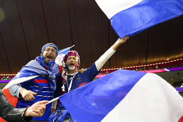 Supporters de l Equipe de France - Ambiance FOOTBALL : France vs Maroc - 1 2 finale - coupe du Monde Qatar 2022 - 14 12 2022 JBAutissier Panoramic 