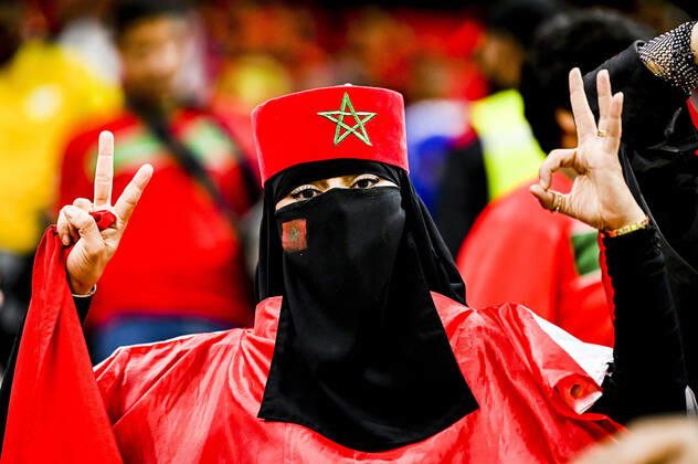 Supporters du Maroc - Ambiance femme portant le Hijab et un voile integral FOOTBALL : France vs Maroc - 1 2 finale - coupe du Monde Qatar 2022 - 14 12 2022 JBAutissier Panoramic 